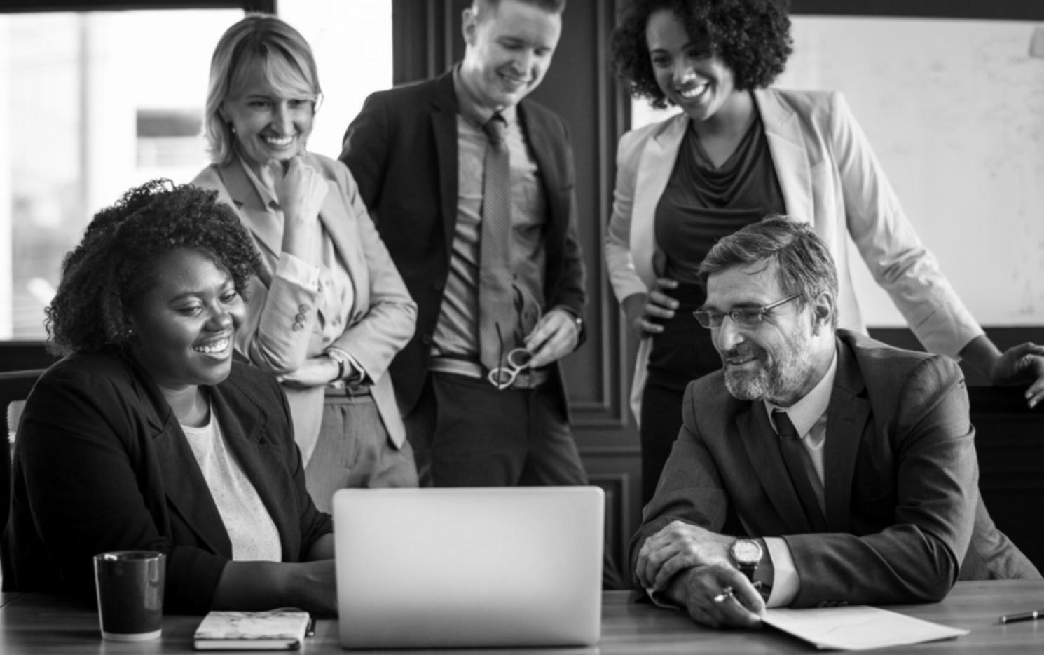 Komplexe Finanzcharts und Portfolioanalyse-Tools